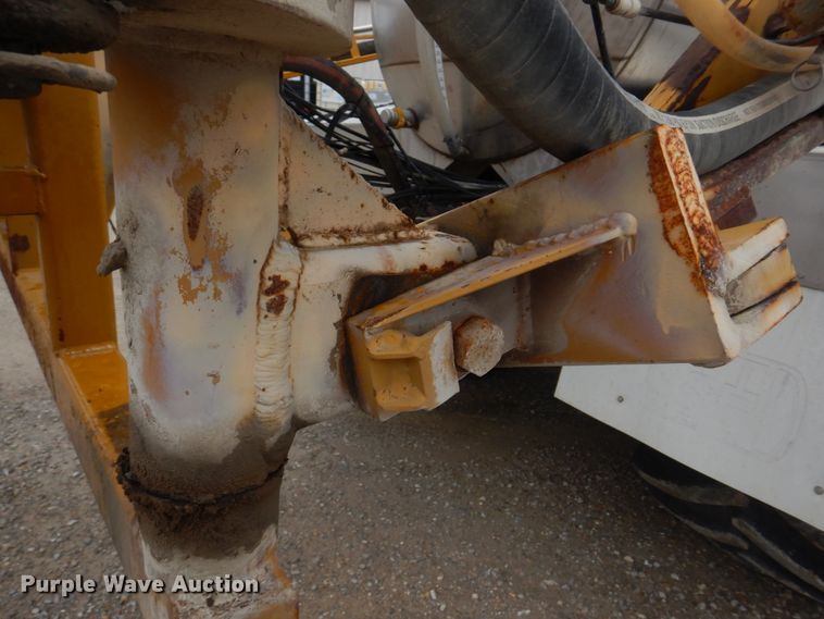 image for item DE7523 1999 Sterling L8513  applicator truck