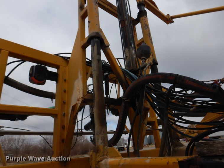 image for item DE7523 1999 Sterling L8513  applicator truck