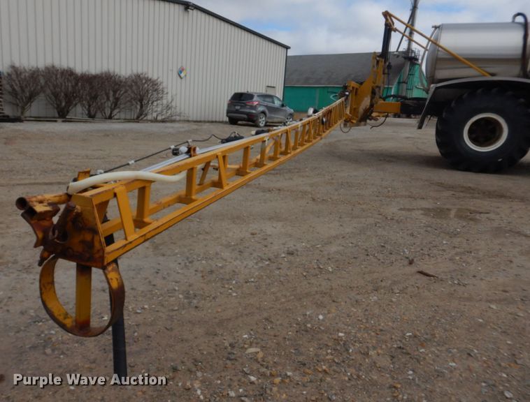 image for item DE7523 1999 Sterling L8513  applicator truck