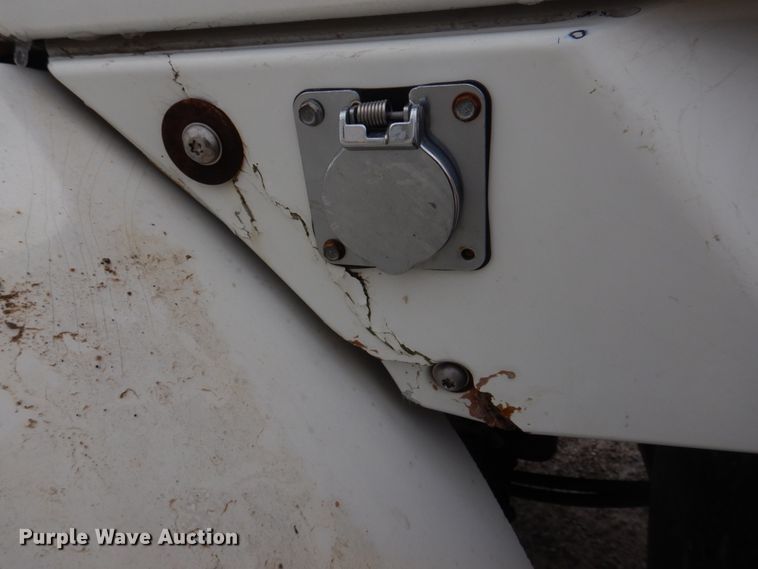 image for item DE7523 1999 Sterling L8513  applicator truck