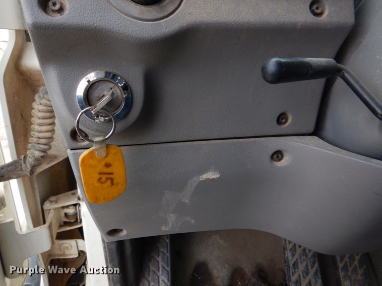 image for item DE7523 1999 Sterling L8513  applicator truck