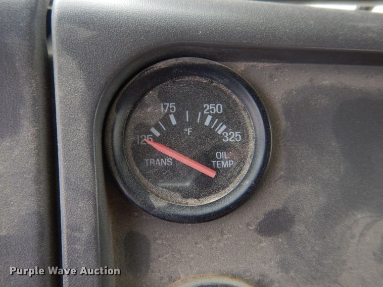 image for item DE7523 1999 Sterling L8513  applicator truck