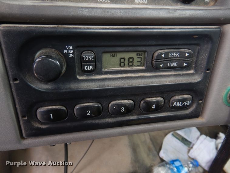 image for item DE7523 1999 Sterling L8513  applicator truck