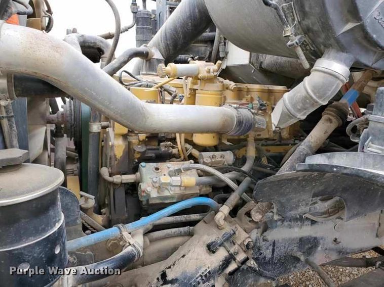 image for item DE7523 1999 Sterling L8513  applicator truck