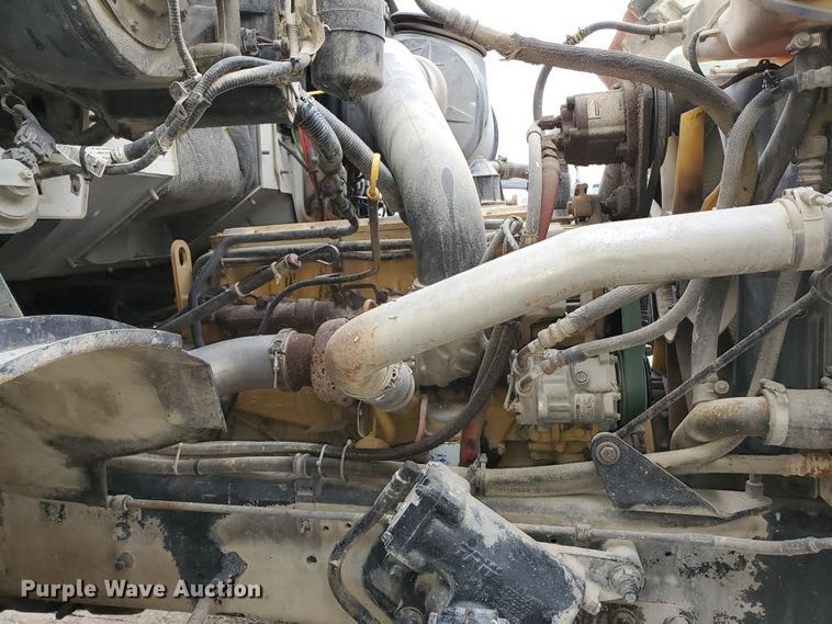 image for item DE7523 1999 Sterling L8513  applicator truck