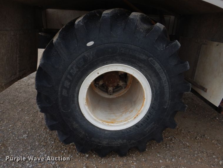 image for item DE7523 1999 Sterling L8513  applicator truck