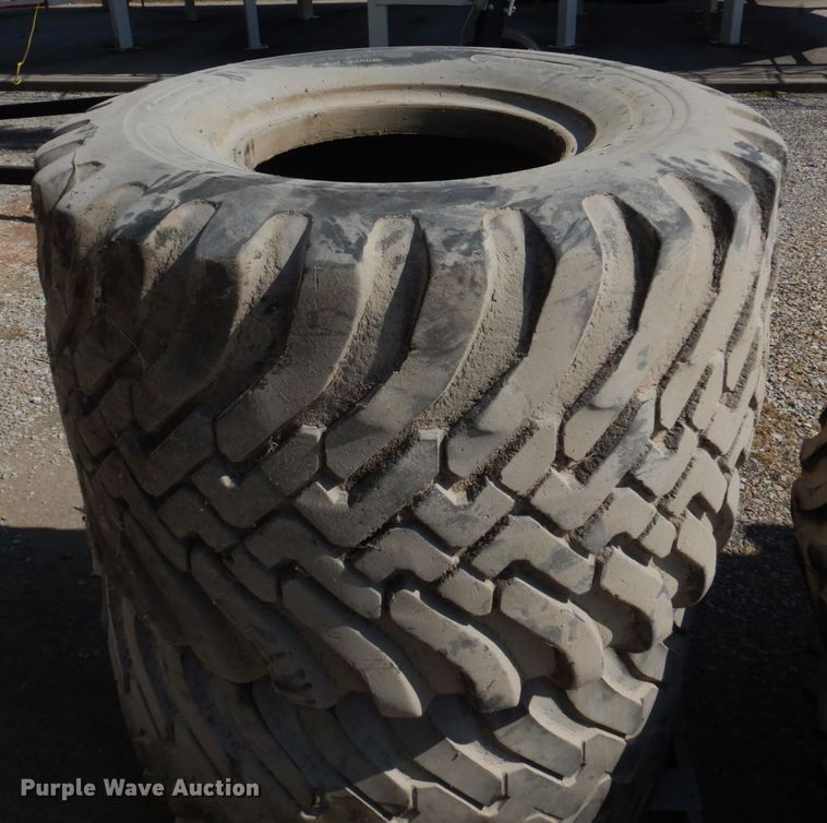 image for item DE7523 1999 Sterling L8513  applicator truck