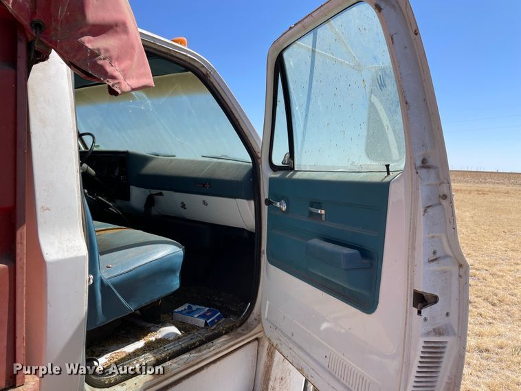 image for item DJ5138 1973 GMC 6000  grain truck