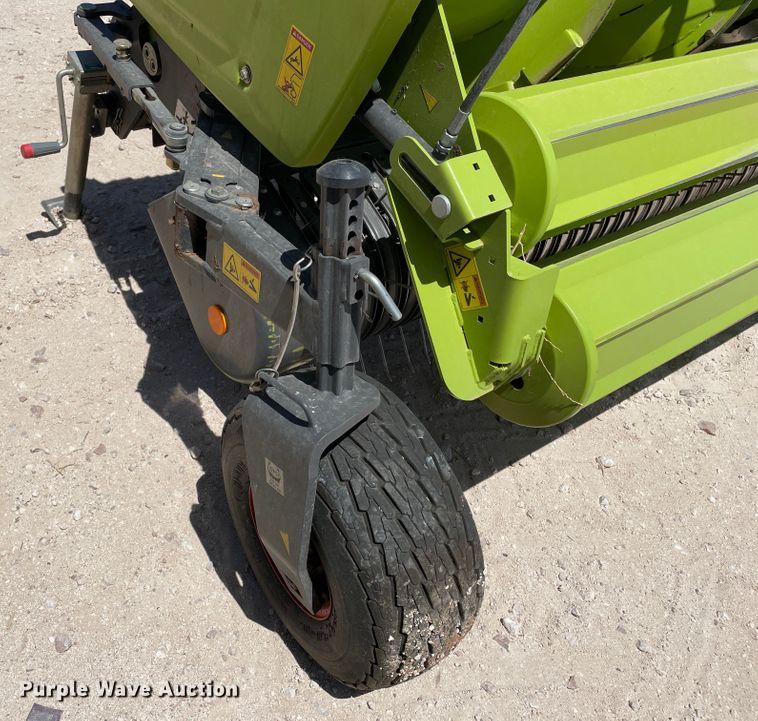 image for item DJ5235 2020 Claas 380  pickup head