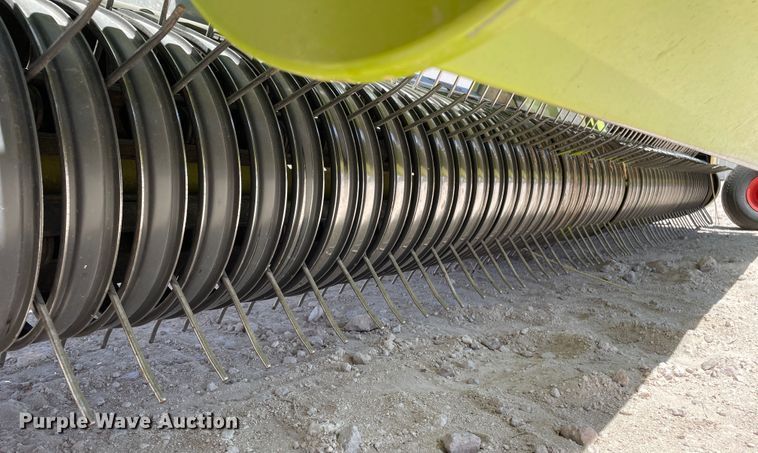 image for item DJ5235 2020 Claas 380  pickup head