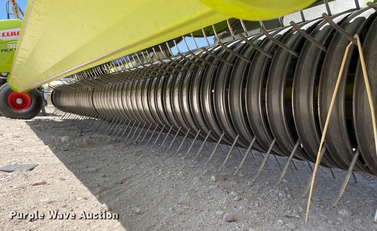 image for item DJ5235 2020 Claas 380  pickup head