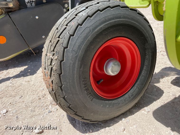 image for item DJ5235 2020 Claas 380  pickup head