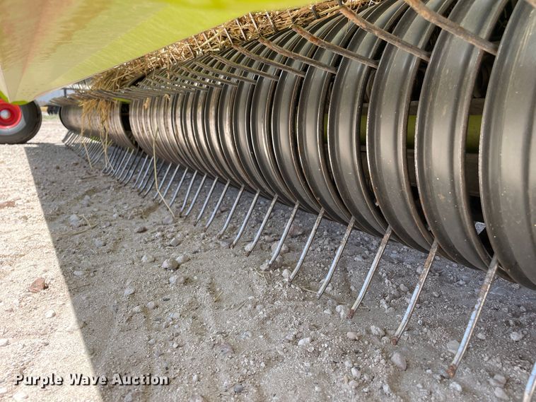 image for item DJ5236 2020 Claas 380  pickup head