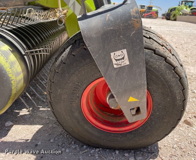 image for item DJ5236 2020 Claas 380  pickup head