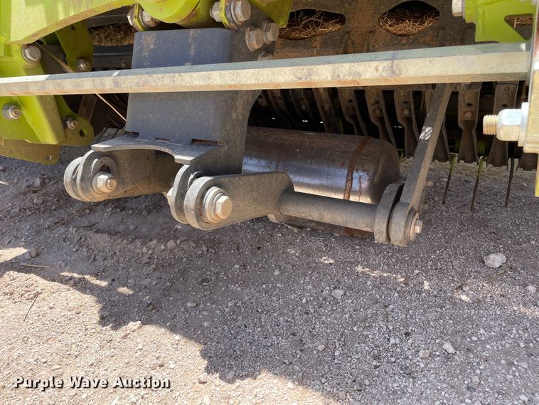 image for item DJ5237 2020 Claas 380  pickup head