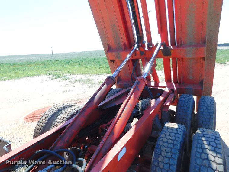 image for item DJ7667 1992 Mountain View Equipment MVE8000  bale stacker