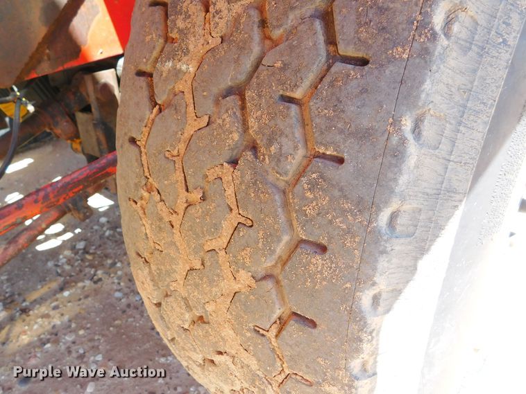 image for item DJ7667 1992 Mountain View Equipment MVE8000  bale stacker