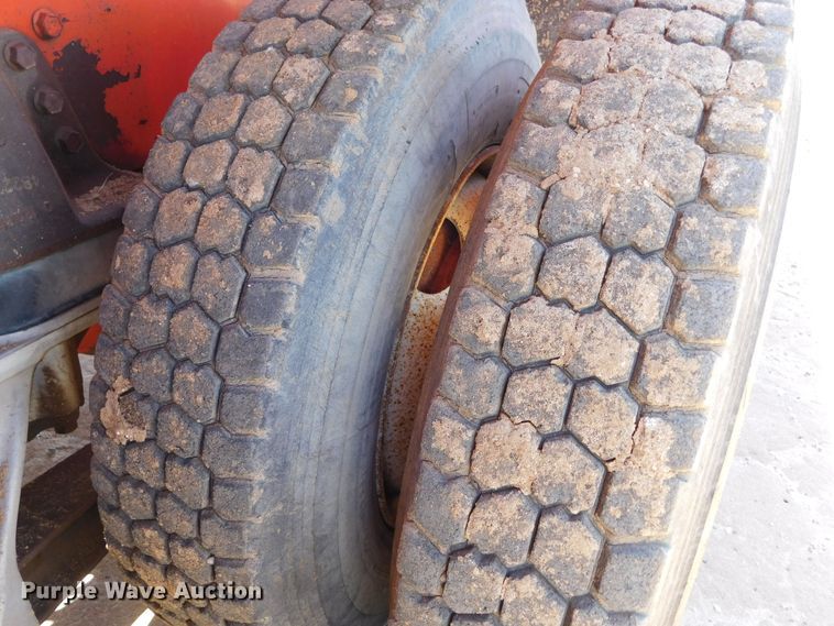 image for item DJ7667 1992 Mountain View Equipment MVE8000  bale stacker