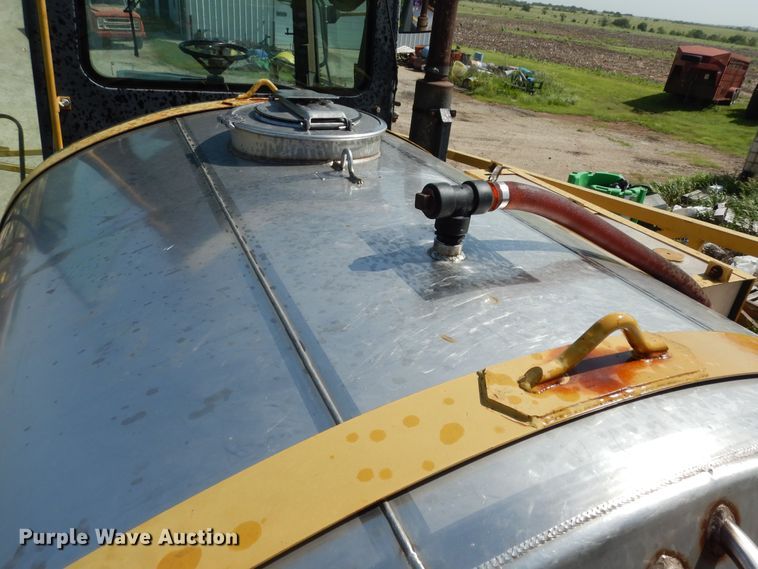 image for item DN1591 1999 Rogator 854  sprayer