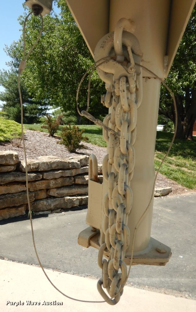 image for item DN1610 2002 Circle D  livestock trailer