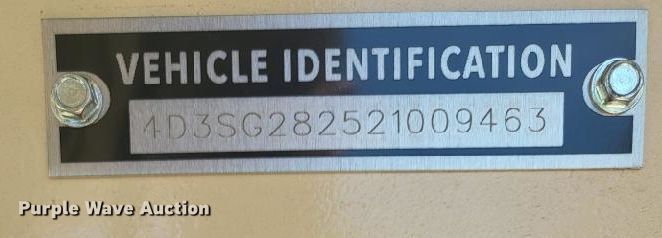 image for item DN1610 2002 Circle D  livestock trailer