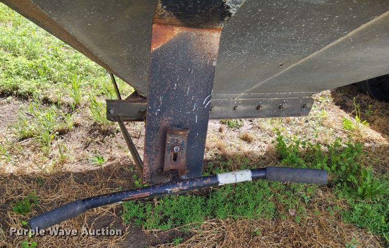 image for item DN6804 2000 Jet  grain trailer