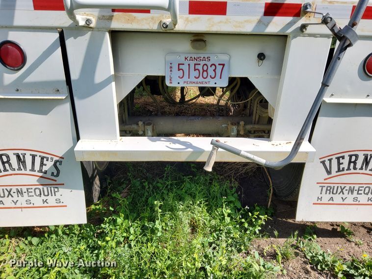 image for item DN6804 2000 Jet  grain trailer