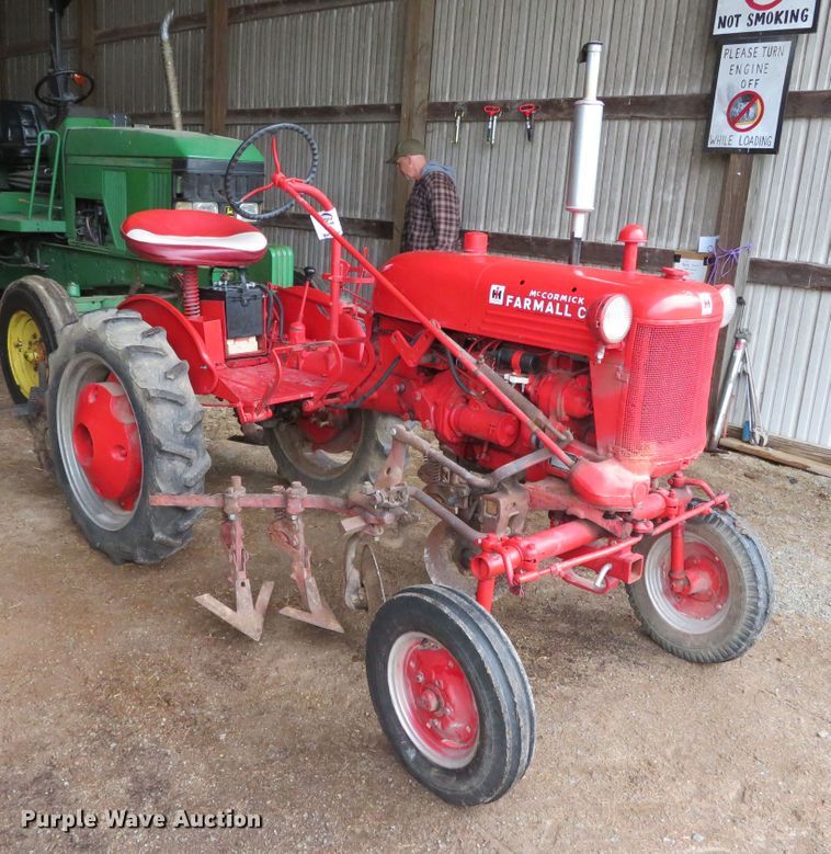 image for item DN7977 International F-Cub  tractor