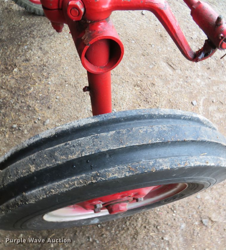 image for item DN7977 International F-Cub  tractor