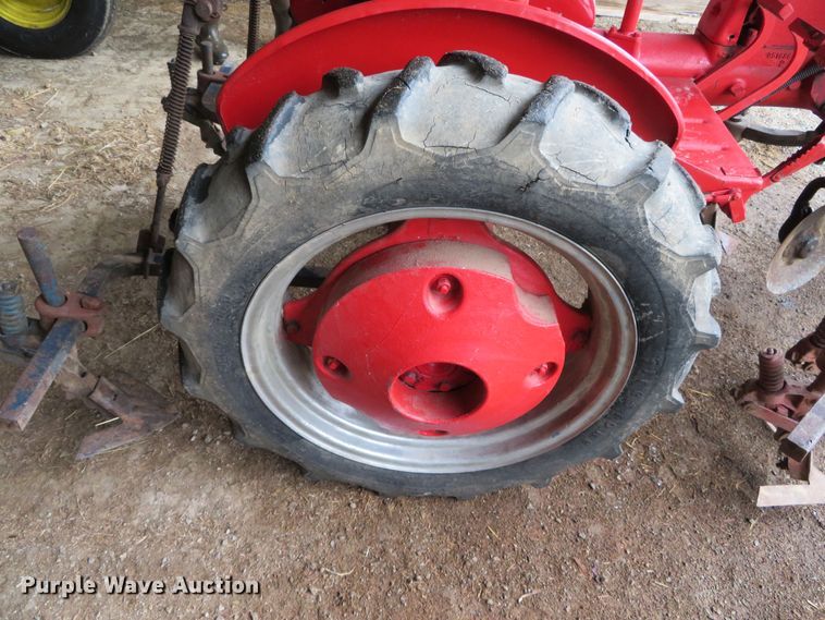 image for item DN7977 International F-Cub  tractor