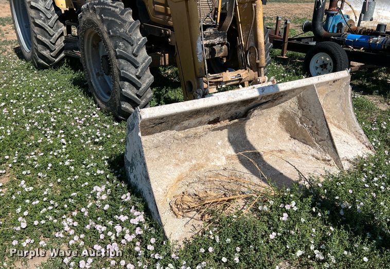 image for item DN8756 AGCO MT465B  MFWD tractor