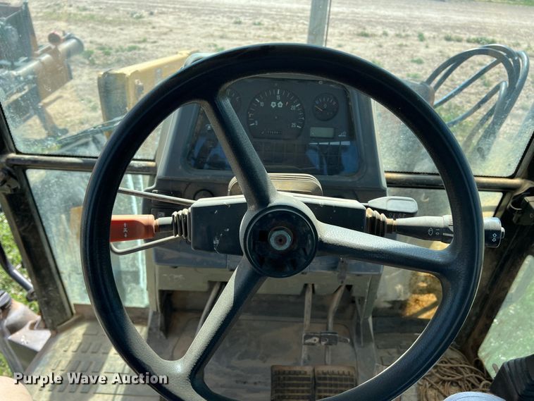 image for item DN8756 AGCO MT465B  MFWD tractor