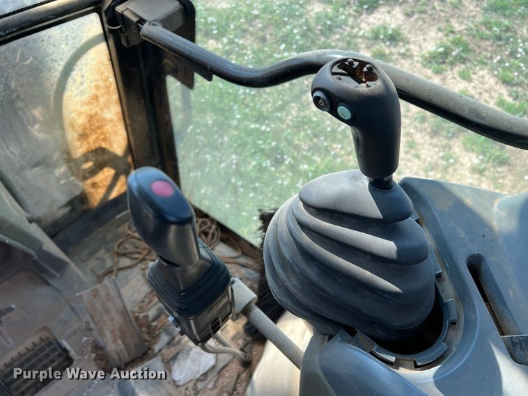 image for item DN8756 AGCO MT465B  MFWD tractor