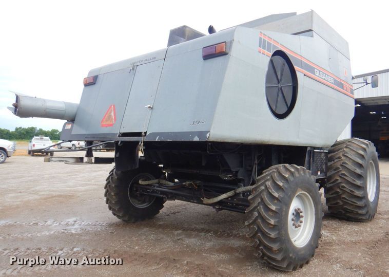 image for item DP4319 Gleaner R-72  RWA combine