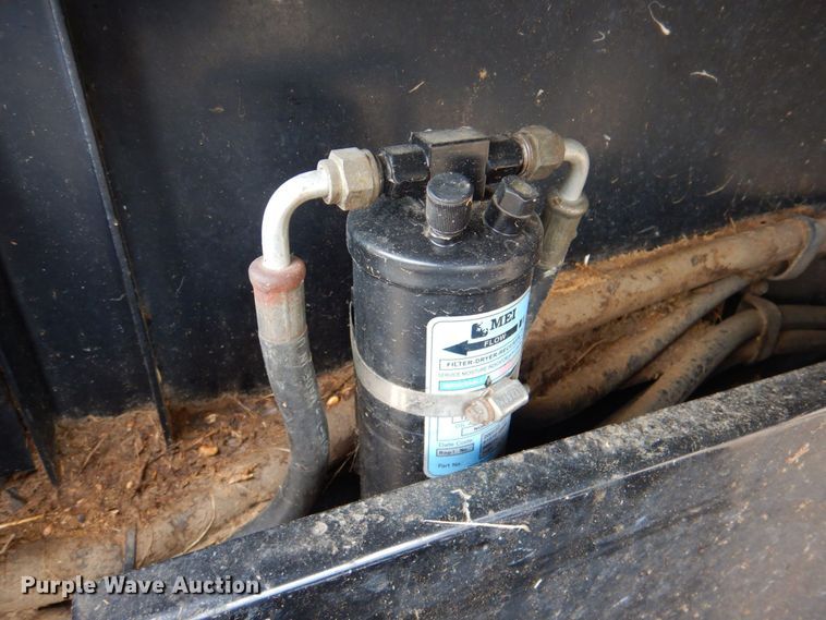 image for item DP4319 Gleaner R-72  RWA combine