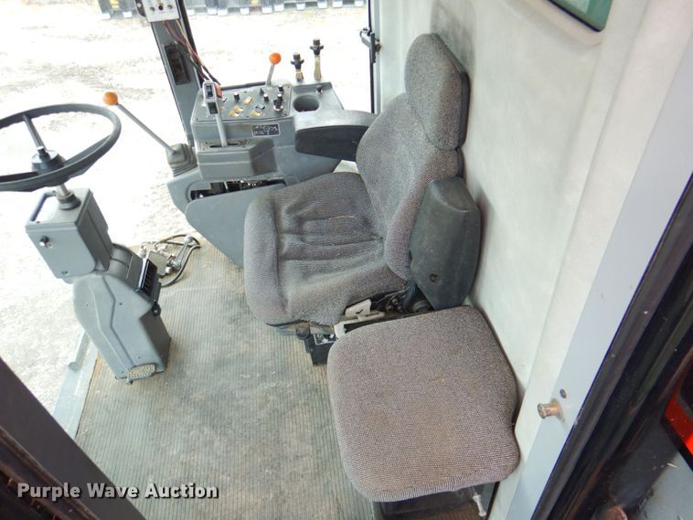 image for item DP4319 Gleaner R-72  RWA combine