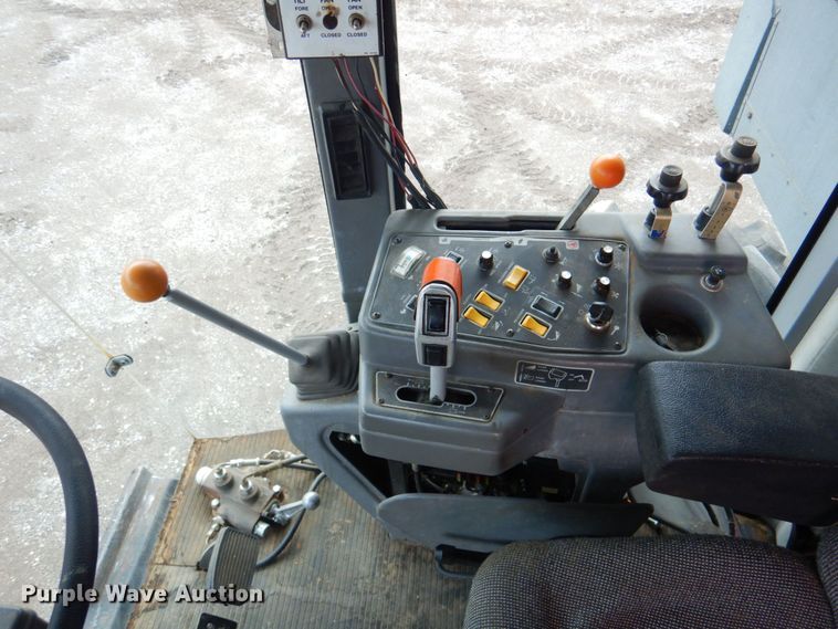 image for item DP4319 Gleaner R-72  RWA combine