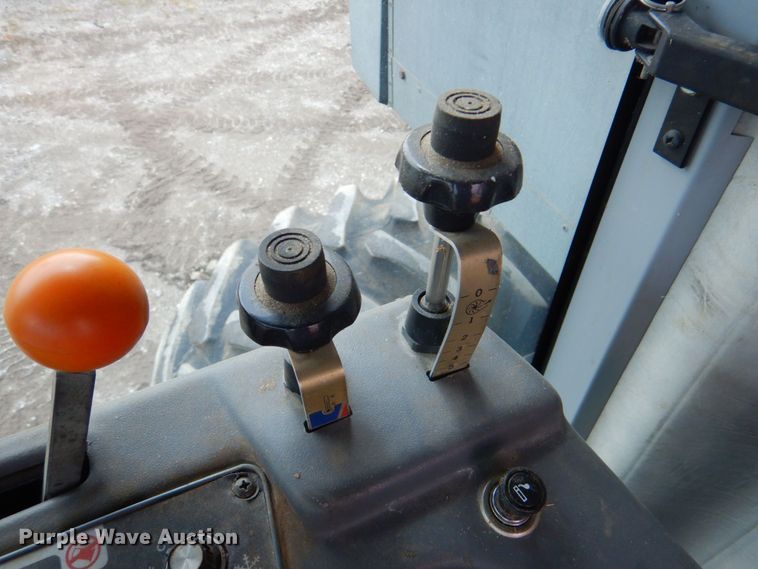 image for item DP4319 Gleaner R-72  RWA combine