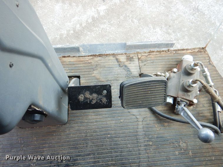 image for item DP4319 Gleaner R-72  RWA combine