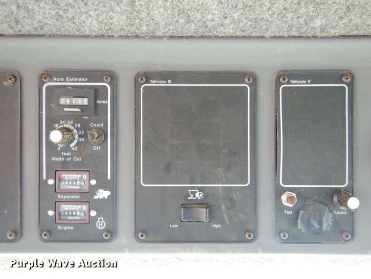 image for item DP4319 Gleaner R-72  RWA combine