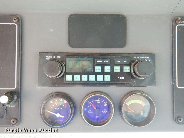 image for item DP4319 Gleaner R-72  RWA combine