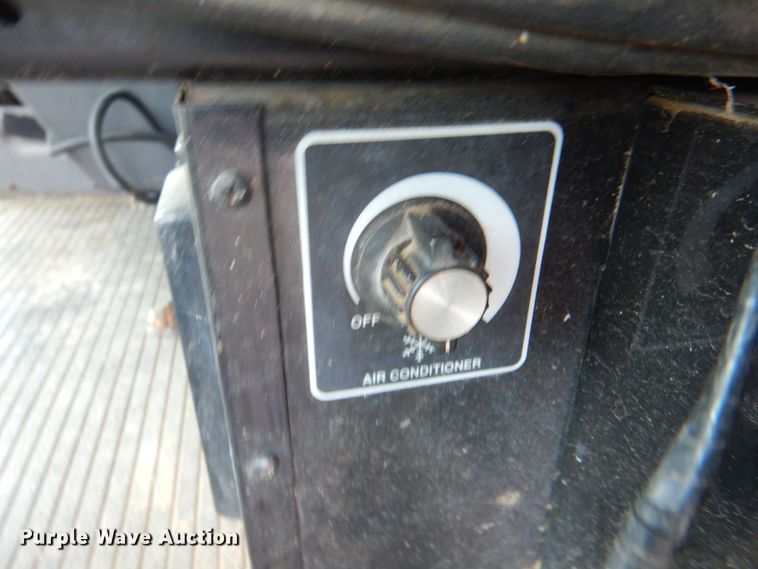 image for item DP4319 Gleaner R-72  RWA combine