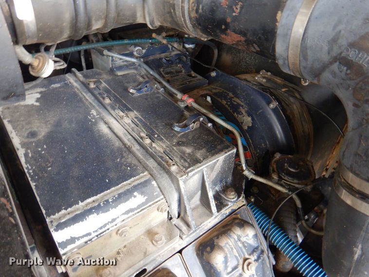 image for item DP4319 Gleaner R-72  RWA combine