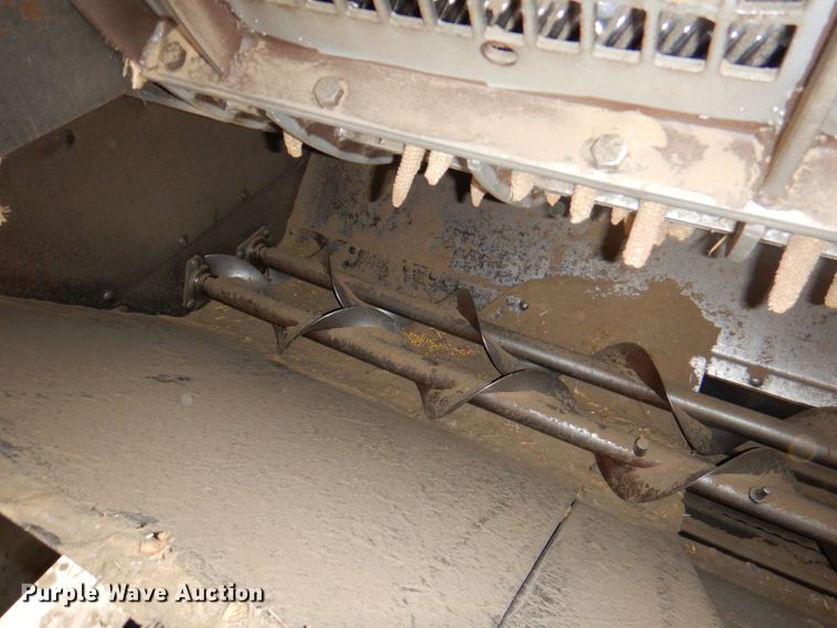 image for item DP4319 Gleaner R-72  RWA combine