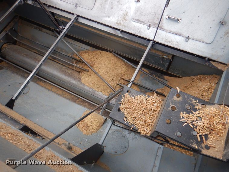 image for item DP4319 Gleaner R-72  RWA combine