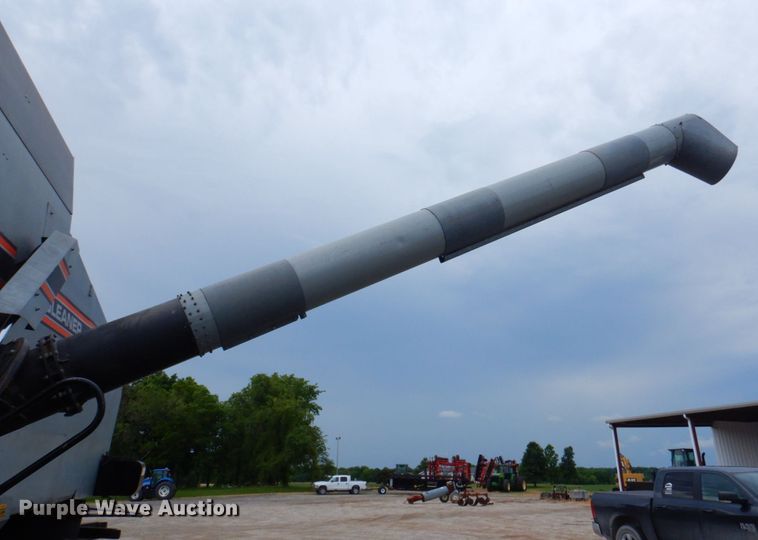 image for item DP4319 Gleaner R-72  RWA combine