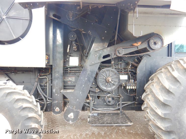 image for item DP4319 Gleaner R-72  RWA combine