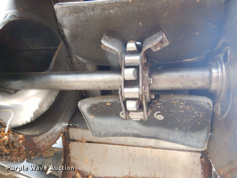 image for item DP4319 Gleaner R-72  RWA combine