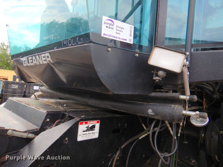 image for item DP4319 Gleaner R-72  RWA combine