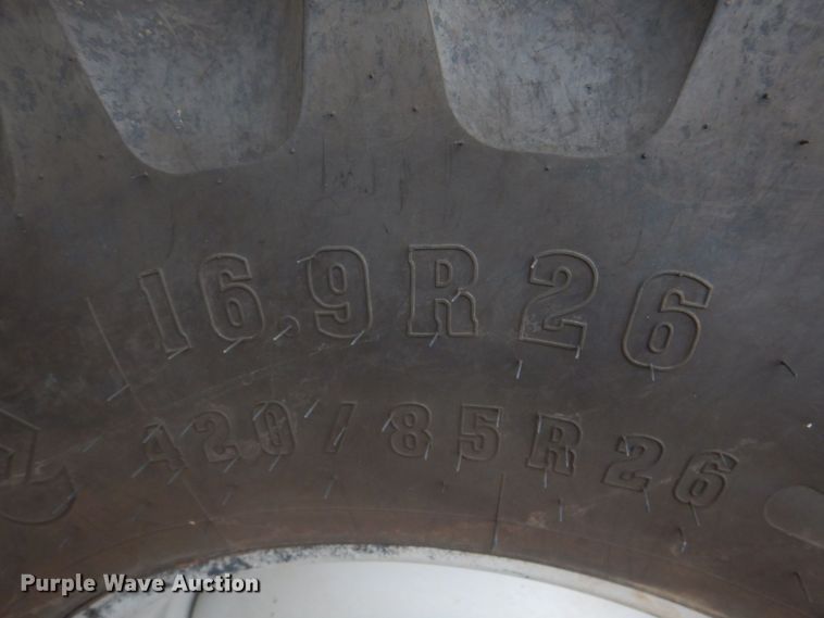 image for item DP4319 Gleaner R-72  RWA combine